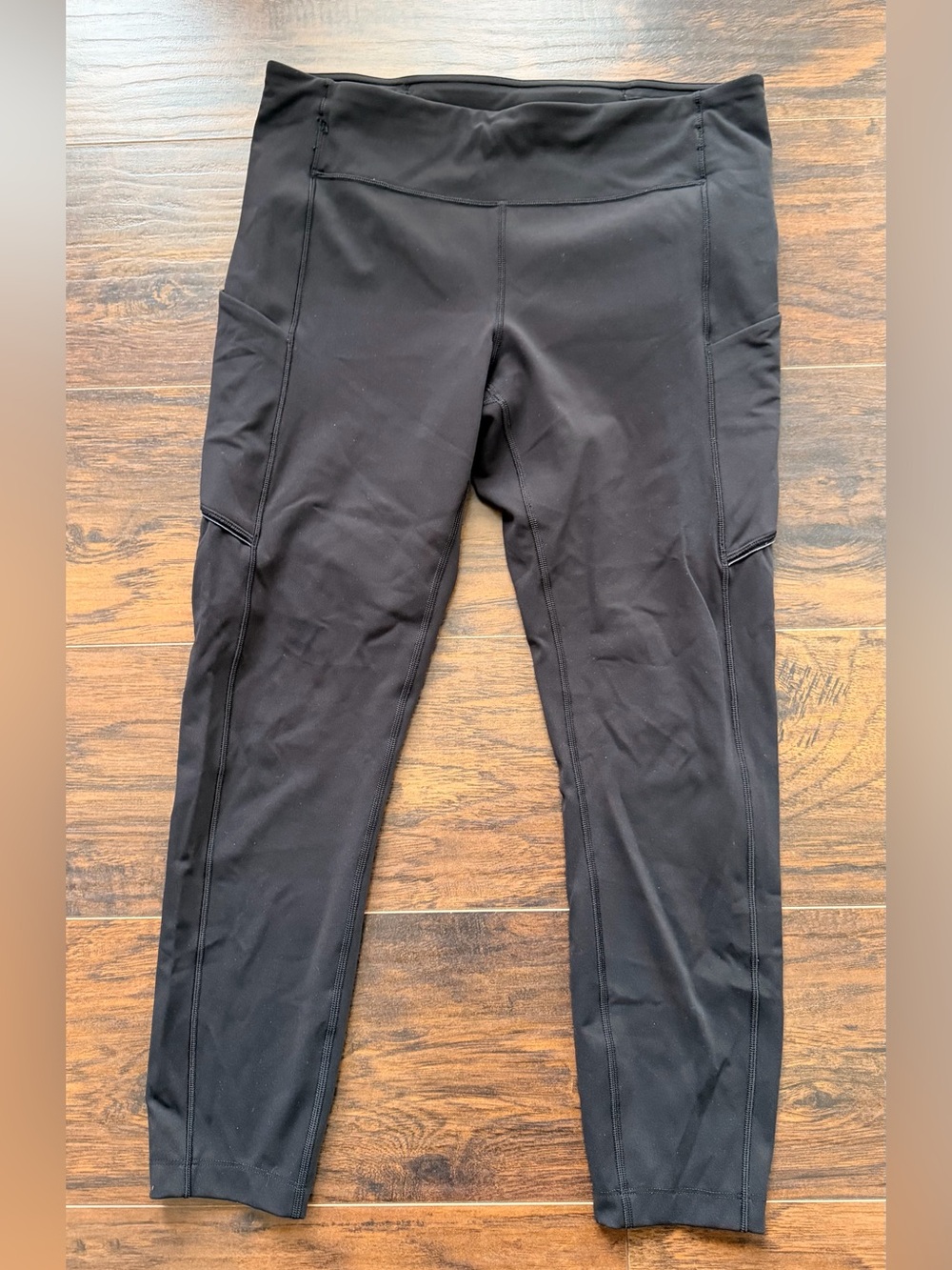 Women's Lululemon Speed Up Crop black leggings 21" size 10